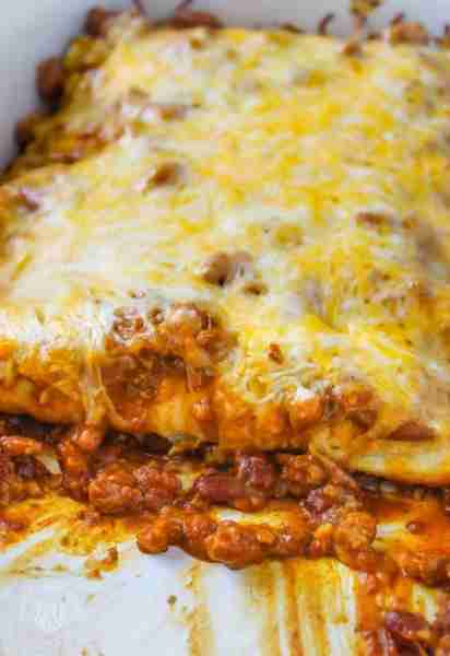 Cheesy Chili Dog Casserole 2 cans of chili with beans (any brand you prefer!) 9-10 fajita size flour...
