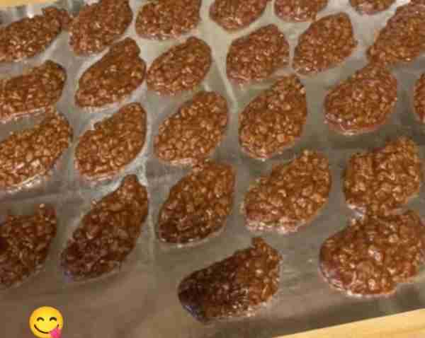 Who still makes these Old Fashion Chocolate Peanut Butter Oatmeal No-Bake Cookies 🍪 What You’ll Nee...