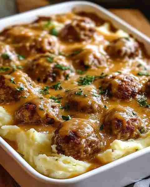 Creamy Swedish Meatballs with Mashed Potatoes Ingredients : 1 lb ground beef ½ cup breadcrumbs 1 sma...