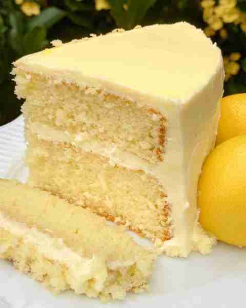 Lemon Cream Cheese Layer Cake that’s rich, tangy, and totally dreamy: Lemon Cream Cheese Layer Cake...