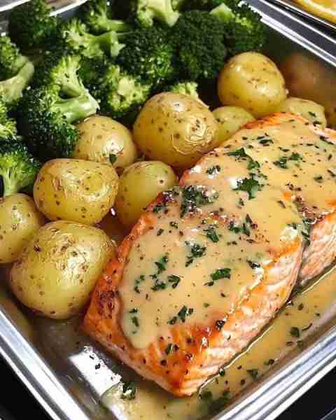 Salmon with Roasted Potatoes and Broccoli! Ingredients: For the salmon: 4 salmon fillets 2 tablespo...