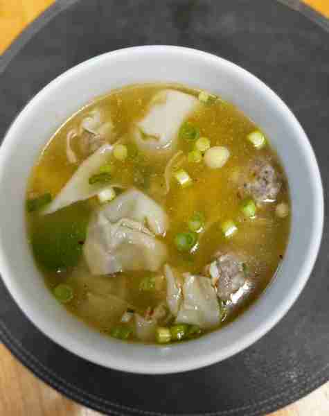 Easy Wonton Soup So Comforting Soup you can make at home that your family will surely enjoy! Ingred...