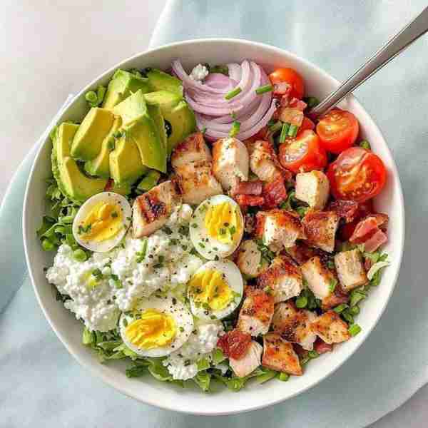 Chicken Salad Bowl 🥗🍗 Ingredients: 🥬 Mixed Greens (arugula or lettuce) 🍗 Grilled Chicken (cubed)...