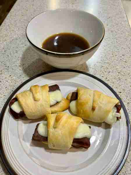 🥖French Dip Crescents. 🥖Roast beef. 🥖Mozzarella string cheese. (Cut in half.) 🥖1 can refrigerate...