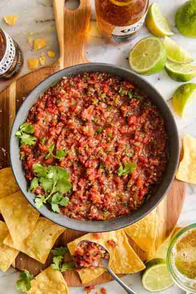 Restaurant Style Salsa - No more store-bought salsa! This quick and easy flavor-packed restaurant-qu...