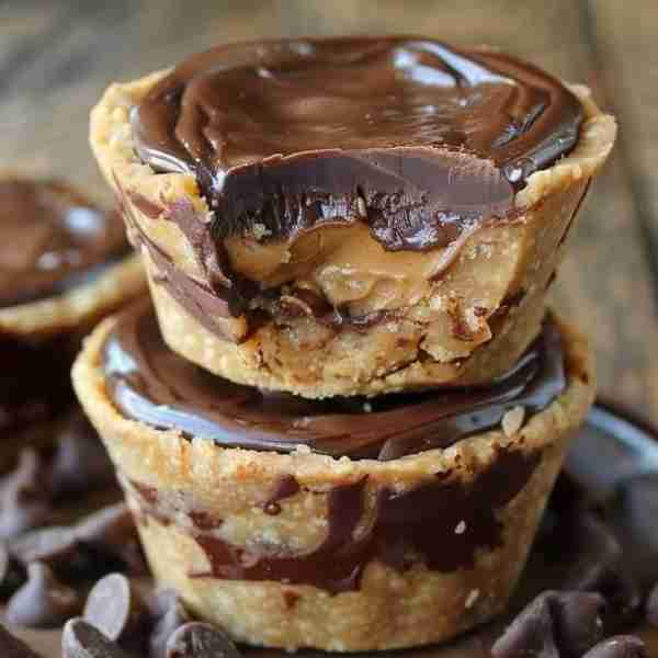 Irresistible Mini Chocolate Peanut Butter Pies Ingredients: 1 1/2 cups graham cracker crumbs 1/2 cup...