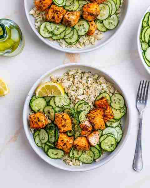 Get ready for a new week of delicious and healthy eating, with these make-ahead Salmon Cauli-Rice Bo...