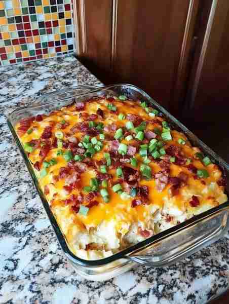 Loaded Cauliflower mash casserole Ingredients: 1 head of cauliflower ( or use frozen) 16 oz sour cre...