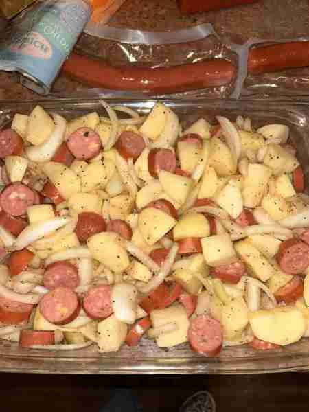 Sausage and Potato Bake 6-8 potatoes 2 Ekridge Boneless Skinless Sausage Links 1 Sweet onion 1 1/2 s...