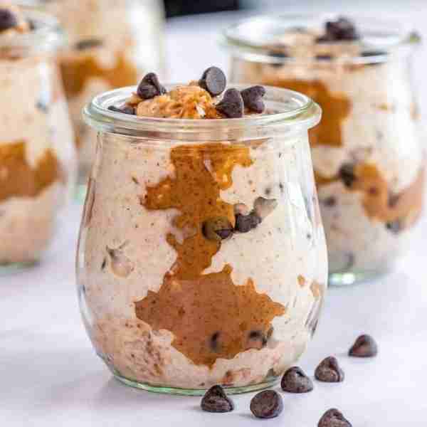 Chocolate Chip Cookie Dough Overnight Oatmeal #MealPrep Hop aboard the Overnight Oat train with THI...