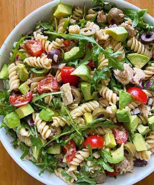Made my go to salad 🥗 for lunch today! Always fresh, always delicious, super nourishing and super e...