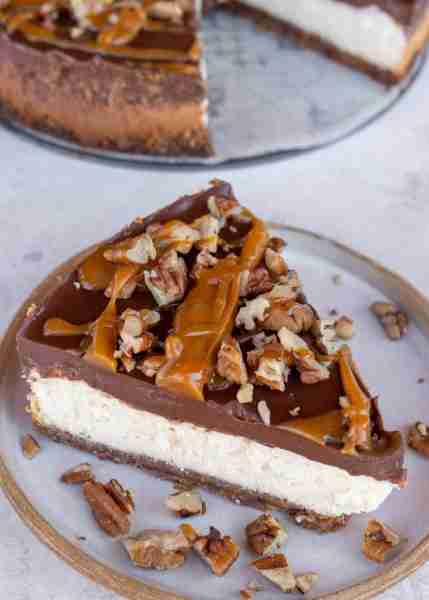 This low carb Turtle Cheesecake features a rich dark chocolate ganache, creamy caramel, and a velvet...