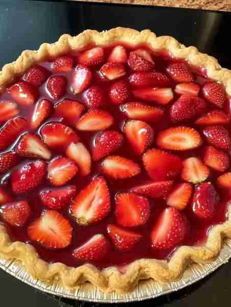 Big Boy’s Fresh Strawberry Pie Ingredients: 1 frozen pie crust 1 1/4 cup sugar 3 tbsp cornstarch 1 1...