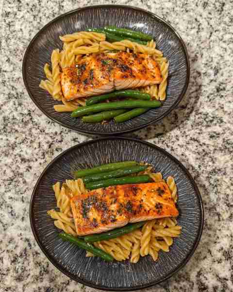 Spiced Salmon with Garlic Green Bean Pasta Flavorful Spiced Salmon with Garlicky Green Bean Pasta De...