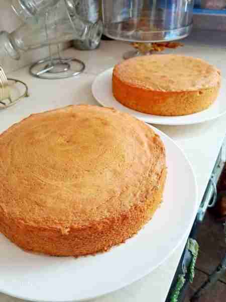 sponge cake INGREDIENTS: • 6 eggs • 180 grams of sugar • 180 gr of flour Recipe in First C.0.Ⓜ.Π.e.n...