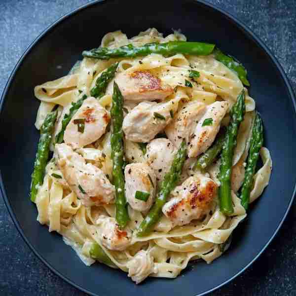 Chicken and Asparagus Fettuccine Ingredients: 8 oz fettuccine pasta 1 lb boneless, skinless chicken...