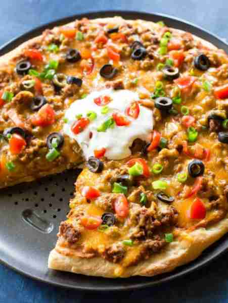 This Taco Pizza is what happens when taco night and pizza night join forces. 🌮🍕 With a crispy crus...