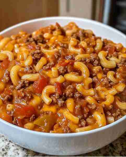Easy Goulash Recipe Ingredients: 1 tbsp olive oil 1 cup onion, diced 1 green bell pepper, diced 2 lb...