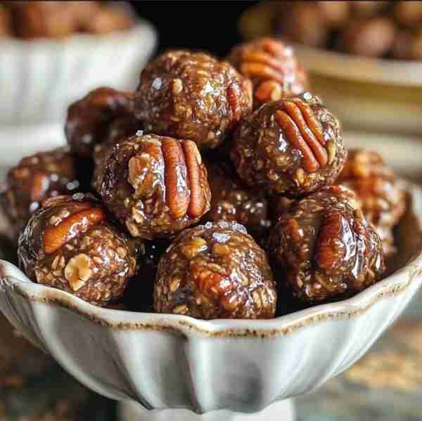 Bite-Sized Pecan Pie Balls 🥧🌰✨ Pecan pie is a beloved classic, but sometimes you just need a popp...