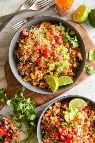 Instant Pot 20 Minute Chicken Burrito Bowls - Comes together in less than 10 min prep! The chicken i...