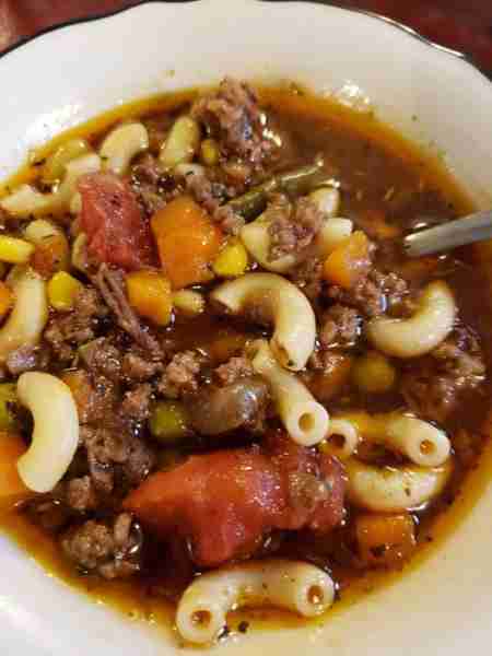 Beef & Macaroni Soup🥣😋 Ingredients: 1 pound ground beef1 medium onion, diced2 cloves garlic, mince...