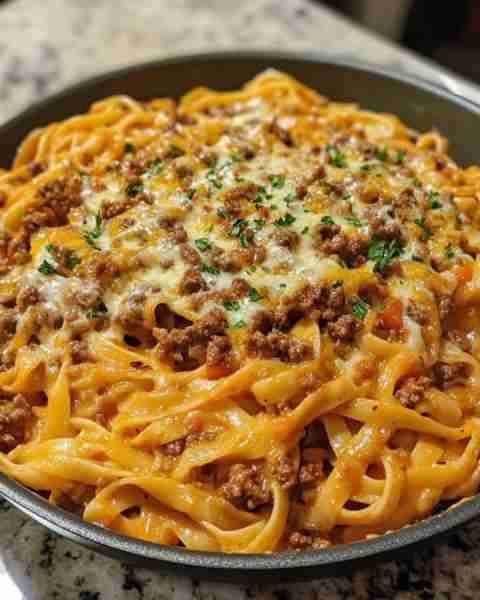 CAJUN GARLIC BEEF & CHEESY LINGUINE PASTA Ingredients: 1½ lbs ground beef 2 tablespoons olive oil 1...