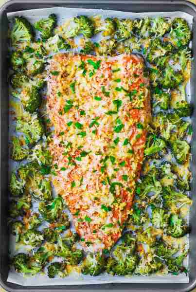 Sheet Pan Salmon and Broccoli with Garlic and Parmesan. 🥦🥦 SO GOOD!!