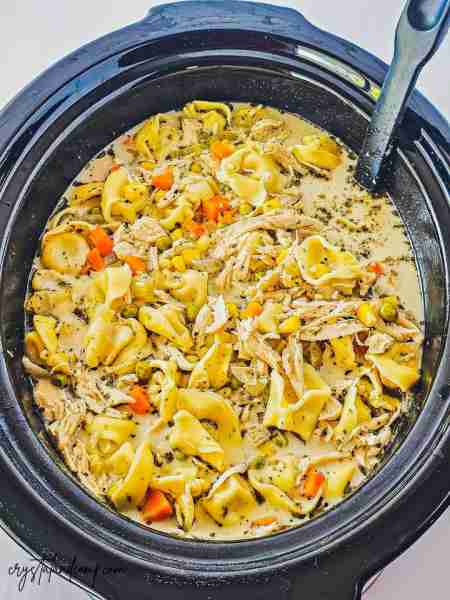 ❤️ 🐔 CROCKPOT CHICKEN TORTELLINI SOUP RECIPE Chicken Breasts Butter Onion Garlic Italian Seasoning...