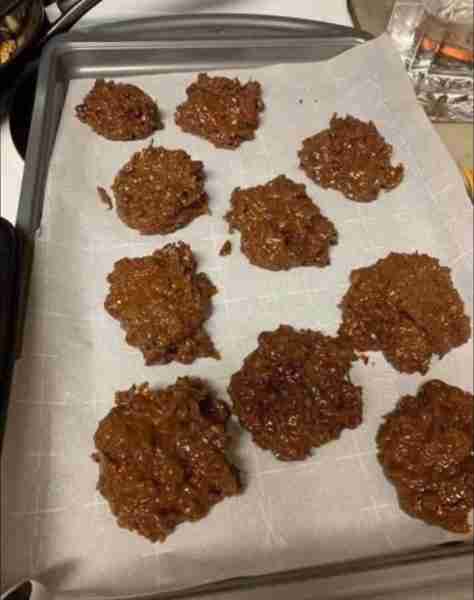Chocolate Peanut Butter No-Bake Keto Cookies Ingredients... 11/3 cup all natural peanut butter 2 tab...