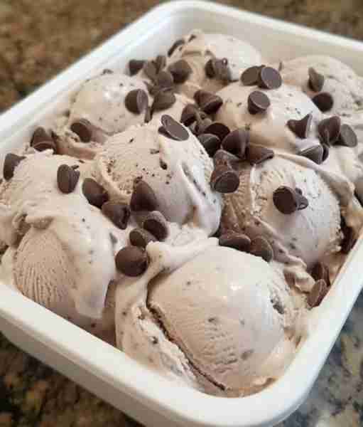 Zero carb chocolate mousse! 1 cup heavy cream 2 tbsp cocoa powder 1/2 tsp vanilla 2 tbsp sugar sub o...