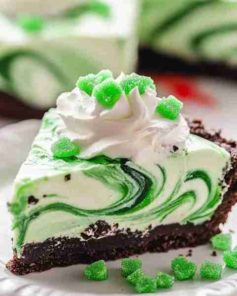 Mint Chocolate Cheesecake Pie with a No-Bake Twist Recipe Ingredients: 🍪 1 ½ cups chocolate cookie...