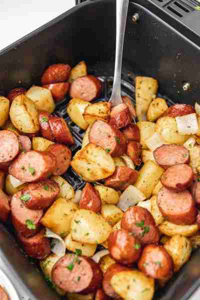 Here's a simple recipe for making sausages with potatoes and chopped onions in the air fryer: Ingred...