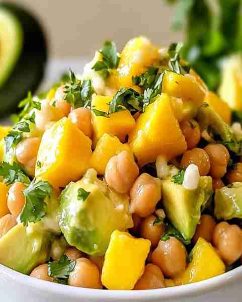 Refreshing Mango Avocado Chickpea Salad - Perfect Healthy Lunch! 🥭🥑 ingredients: For the Salad: 1...