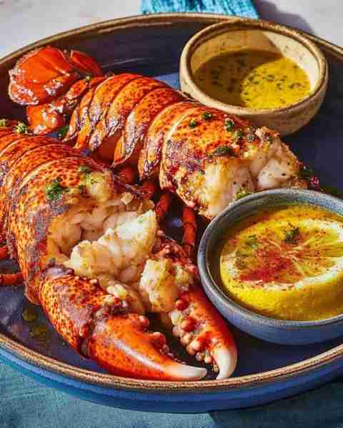 Lobster Tail With Lemon, Garlic And Aleppo Pepper 🍋🦞🌶️ Ingredients: 4 lobster tails 3 tablespoon...