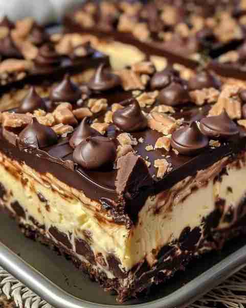 Reese’s Butterfinger Cheesecake Bars Ingredients: For the crust: 1 1/2 cups graham cracker crumbs 1/...