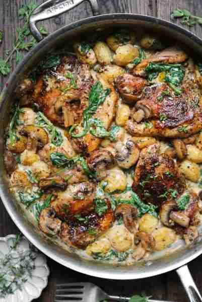 Creamy Chicken and Gnocchi with Smoked Paprika Garlic Sauce in 30 Minutes! 🍄‍🟫🥬