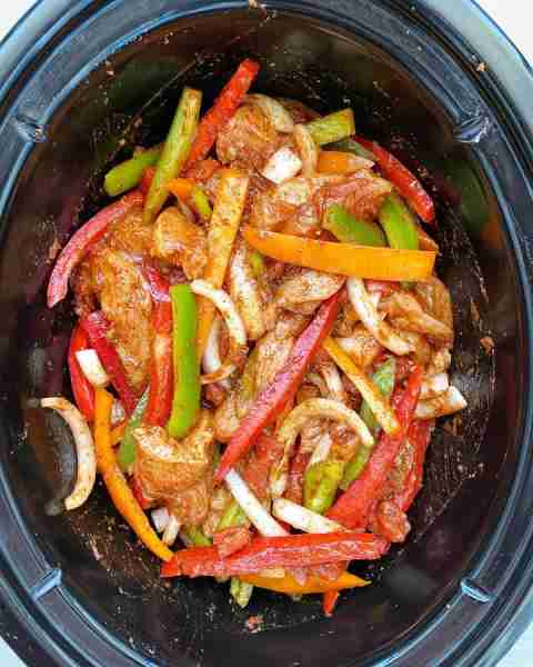Crockpot Chicken Fajitas are an easy set-it-and-forget-it kind of meal. https://fitslowcookerqueen.c...
