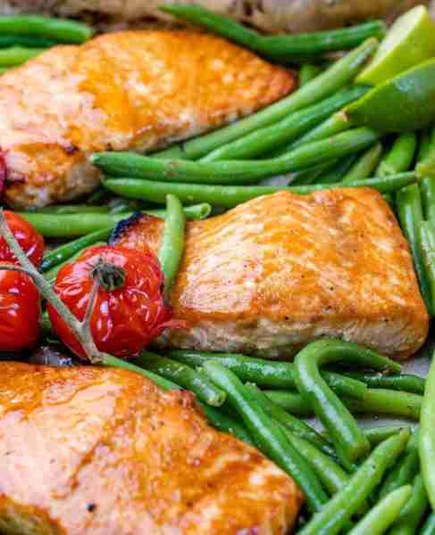 Looking for a delicious way to enjoy heart-healthy salmon and vibrant green beans without the fuss?...