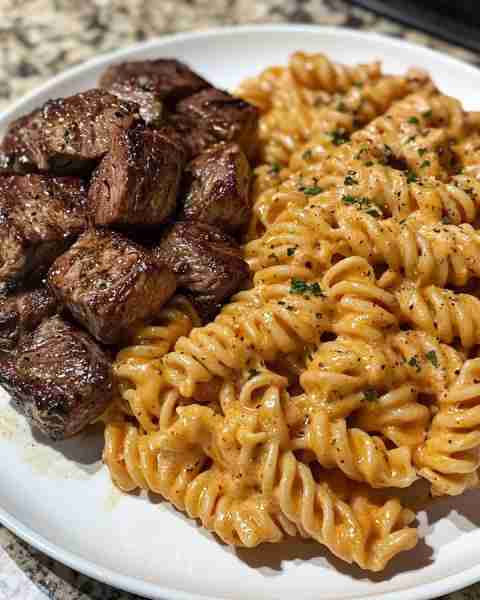One-Pan Steak Bites & Cheesy Garlic Butter Noodles Ingredients: 1.5 pounds sirloin steak, cut into...
