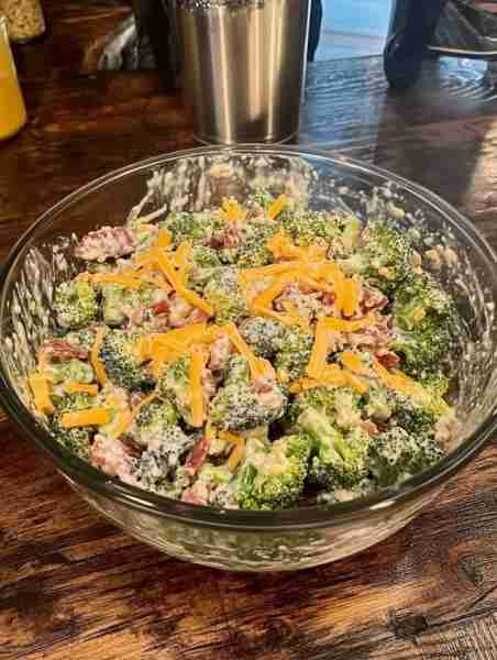 Bacon Broccoli Salad- I LOVE this salad! ▪️ Ingredients 5 cups broccoli florets 8 slices bacon, cris...