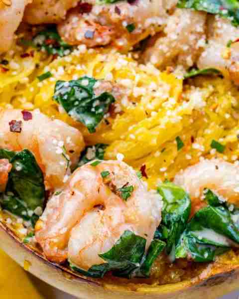 Raise your hand if you’d pick this Spaghetti Squash Shrimp Alfredo over regular pasta! 🙋‍♀️ (You wo...