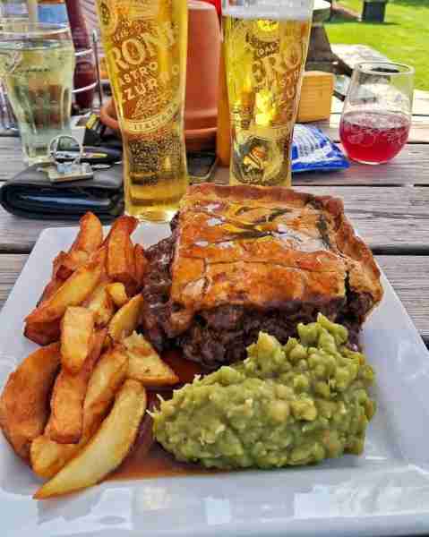 Pie and a pint 👌👍