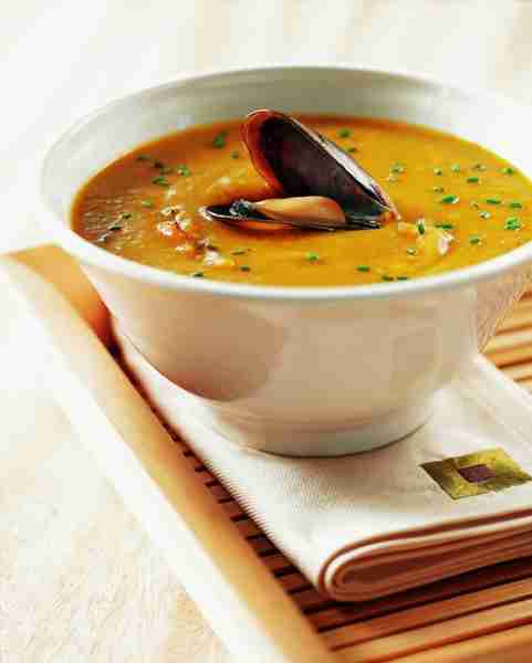 𝗖𝘂𝗿𝗿𝗶𝗲𝗱 𝗠𝘂𝘀𝘀𝗲𝗹 𝗦𝗼𝘂𝗽 𝘄𝗶𝘁𝗵 𝗣𝗼𝘁𝗮𝘁𝗼𝗲𝘀 This lightly curried soup is a South African West Coast favourite...