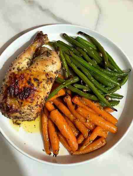 Herb-Roasted Chicken Dinner 🍗🥕 One-pan easy weeknight win that'll have 'em beggin' for seconds! 📝...