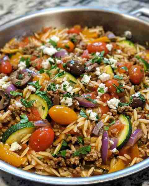 Mediterranean Beef & Orzo Skillet Ingredients: 1 lb ground beef 2 tablespoons olive oil 1 red onion,...