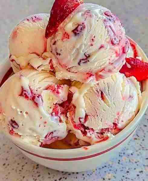 STRAWBERRY VANILLA BEAN ICE CREAM INGREDIENTS 2 cups heavy cream 1 cup whole milk ¾ cup granulated s...