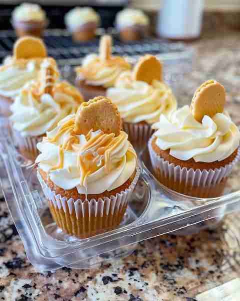 Banana Pudding Cupcakes Ingredients: For the cupcakes: 1 1/2 cups all-purpose flour 1 1/2 teaspoons...