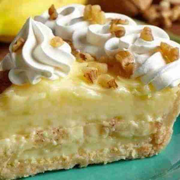 Old Fashioned Banana Cream Pie ❤ Ingredients: 1 (9 inch) pie crust, baked 3 cups whole milk 3⁄4 cup...