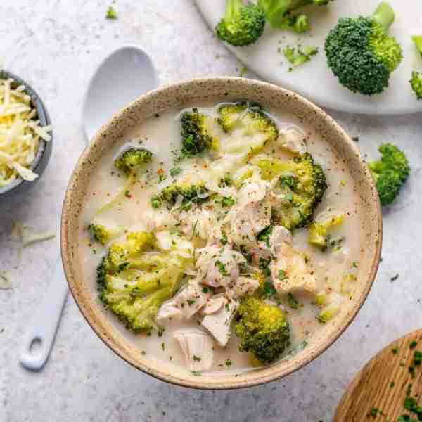 All the richness of a creamy soup—without the guilt! 🥦 This version of Creamy Broccoli Chicken Soup...