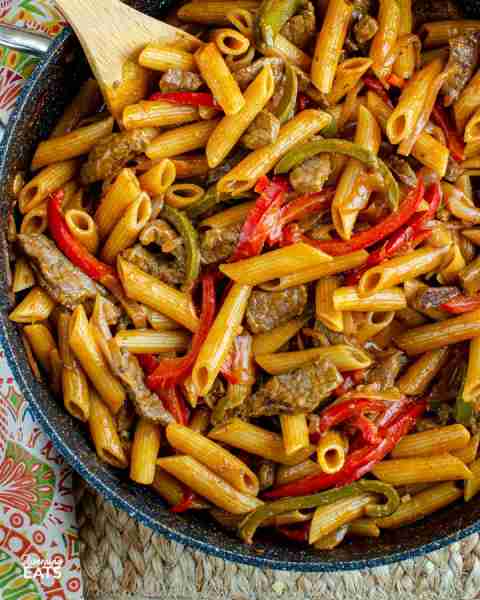 ✅ https://www.slimmingeats.com/blog/one-pot-beef-fajita-pasta Amazing One Pot Beef Fajita Pasta - t...